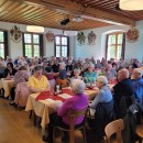 vollbesetzt